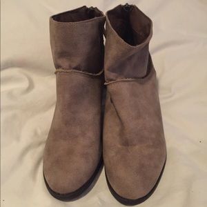 SM New York low boots with heel.